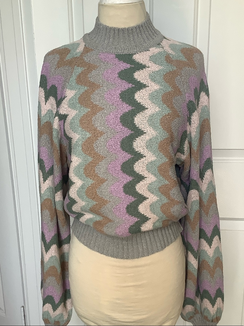 Show Me Your MuMu retro wave sweater. Size S.